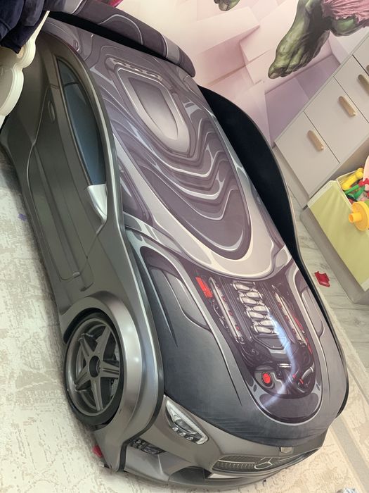 Детская кровать-машинка