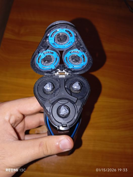 Philips series 5000-Aparat de ras aproape nou