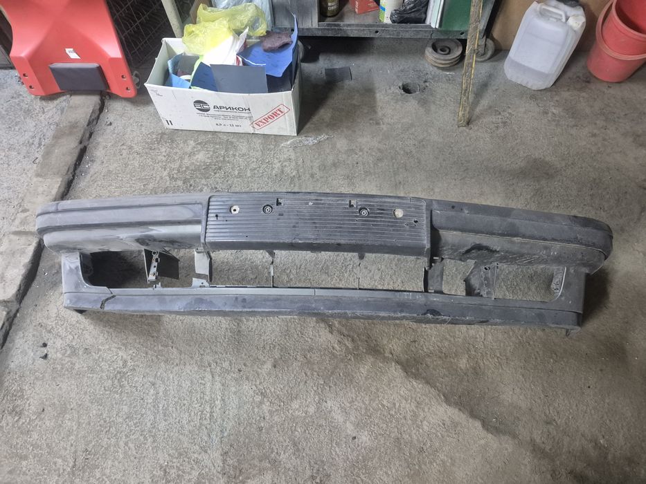 Передний бампер на Bmw E32 7ка