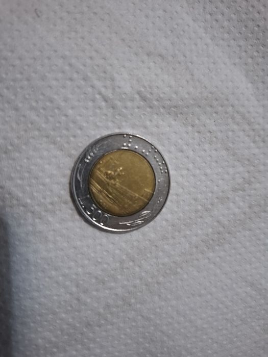 Bancnote vechi de 50.000 și 10.000 și monede