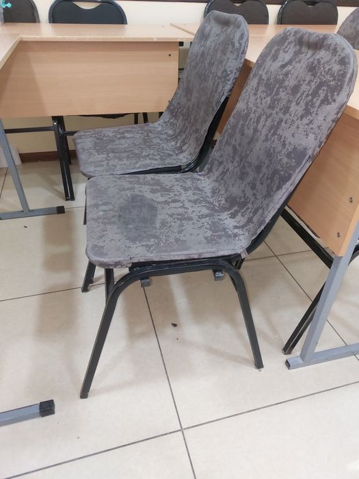 Продаётся парта и стулья цена договорная