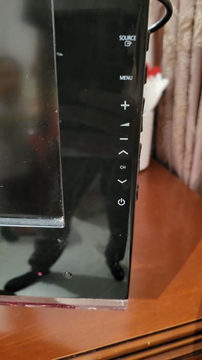 SAMSUNG телевизор 107 диагональ