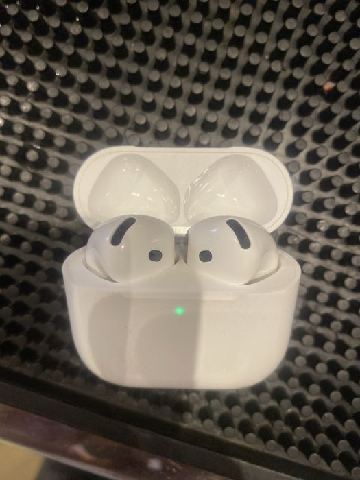 Продам airpods 4