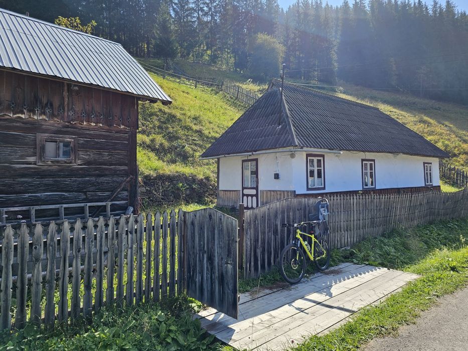 Teren cu casuta de vanzare in Bucovina Breaza