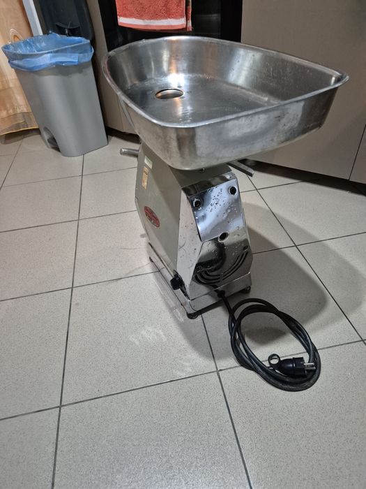 Mașină tocat carne omega te 22