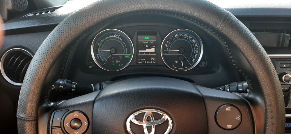 Toyota  Auris  2014  Hybrid
