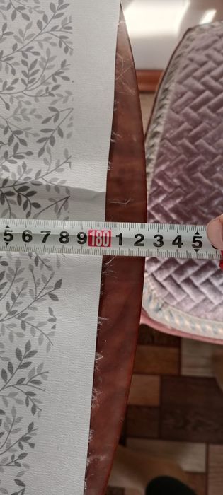 Продам стол и стулья для гостиной