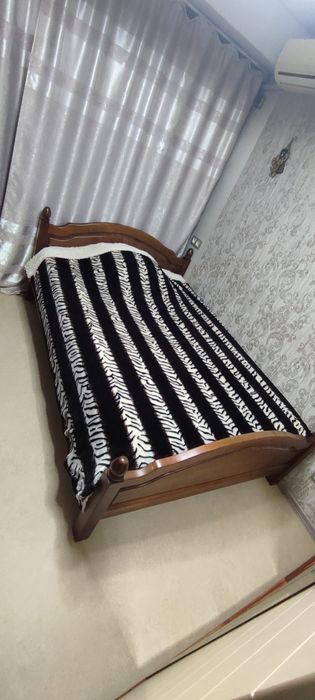 Кровать из массива дерева