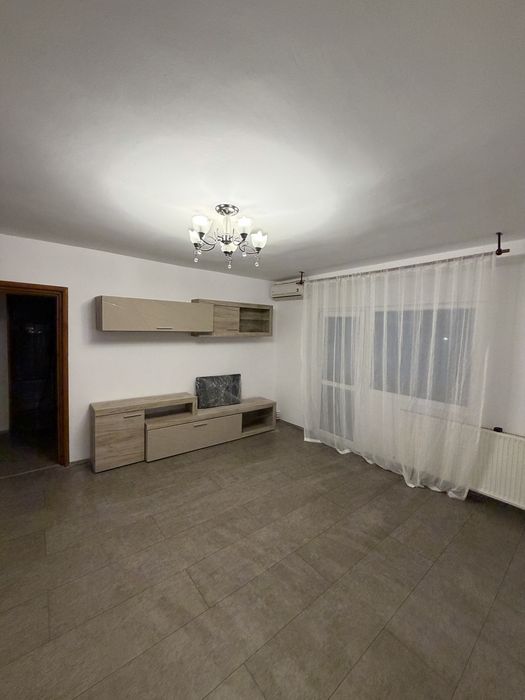 Inchiriez apartament 3 camere