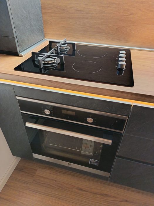 Plita mixtă gaz+curent Electrolux EGE6172NOK