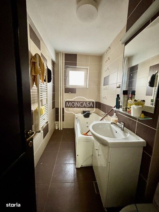 Apartament 3 camere decomadat, strada Primaverii