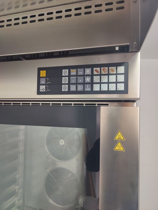 Cuptor profesional convecție MIWE Econo 8 tăvi recondiționat