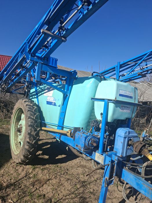 Instalatie erbicidat Berthoud  3000 litri.  24 metri