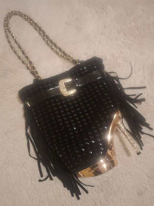 Чанта - токче, черна, с ресни. За повод.