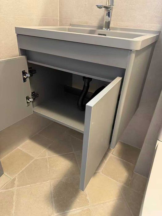 Шкаф за баня с огледало и лед осветление изработено от алуминий