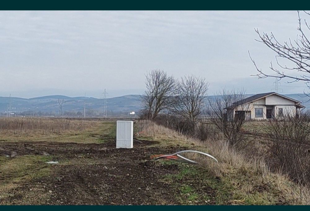 Vând teren intravilan, parcelă pătrată, 800m2