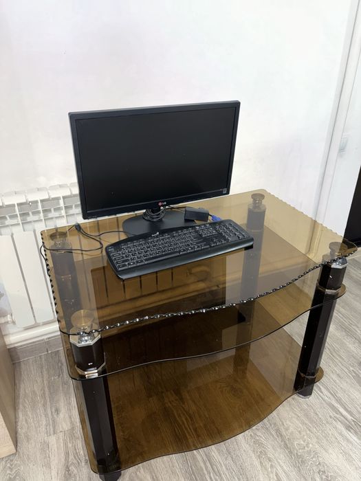 Продам стеклянную тумбочка