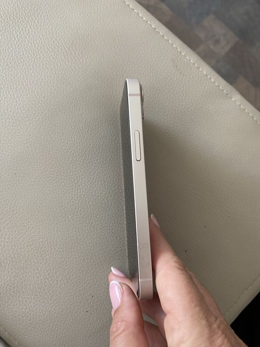 Iphone 13 mini бледо розов почти бял