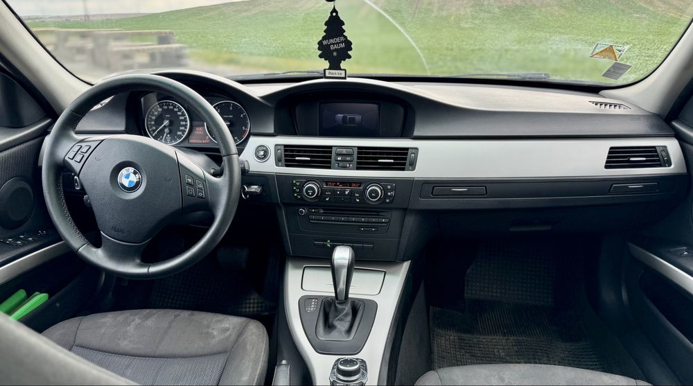 BMW Seria 3 2.0 Diesel Automată | 2011 | 143 CP