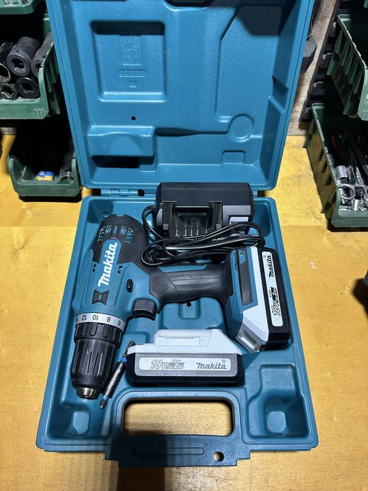 Bormasina Makita DF488D004