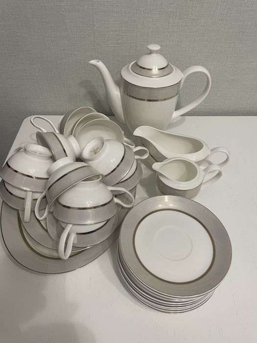 Продам фарфоровый сервиз