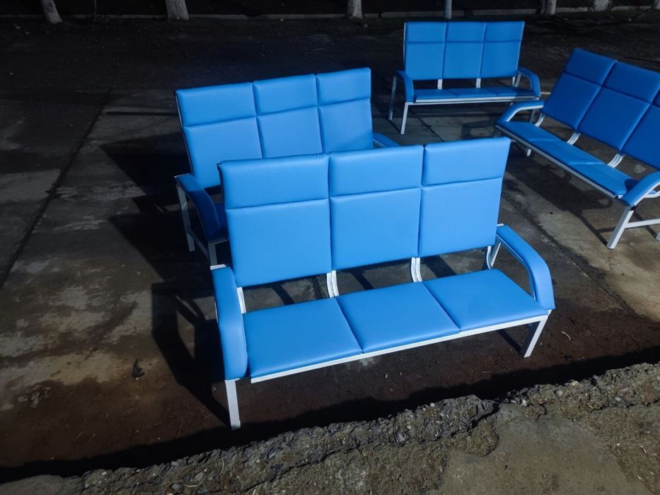 Uch kishilik stul kutish zallari uchun Трехместные секционные стулья