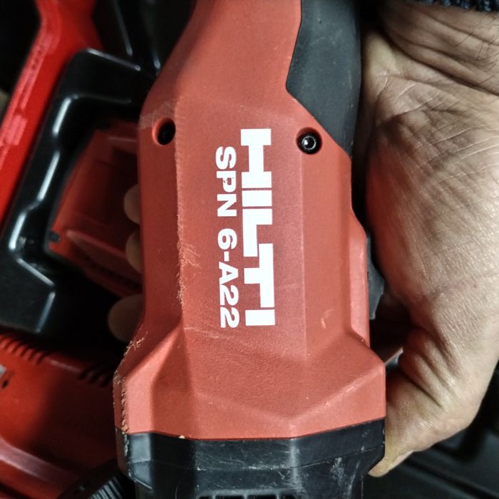 Vand foarfeca de taiat tabla pe acumulatori Hilti SPN 6-A22 folosita e