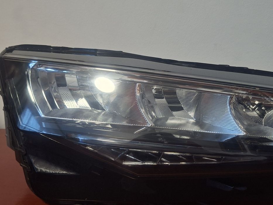 Far dreapta halogen / led skoda skala