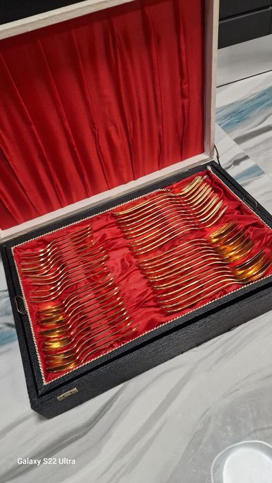 Сребърен, позлатен старинен сервиз от прибори за хранене