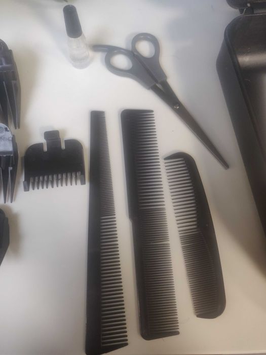 Masina de tuns profesionala Wahl, cu toate accesoriile