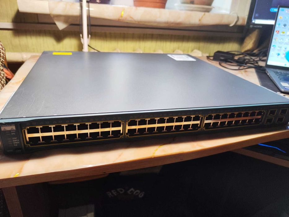 Cisco Catalyst 3560G — 48 портов Gigabit, PoE, Layer 3