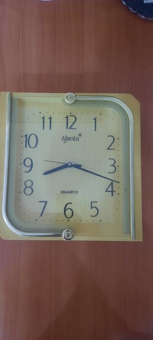 Продаю часы настенные