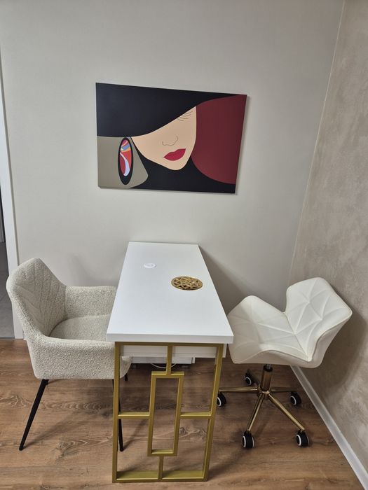 Închiriez post maniciura