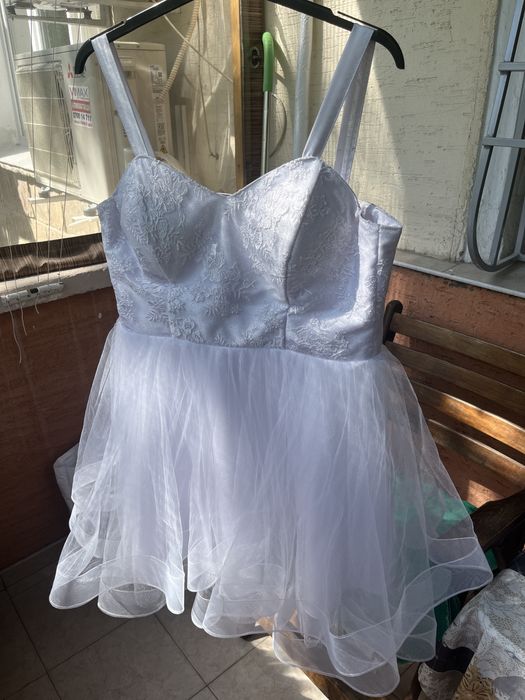 Къса Бяла  рокля