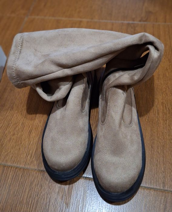 Продавам чисто нови дамски ботуши