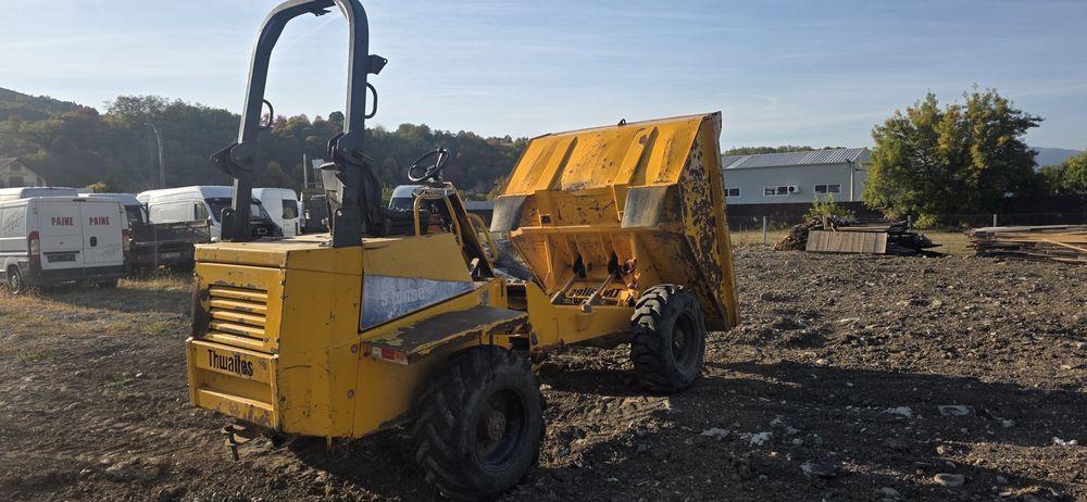 DUMPER thwaites 5 tone an 2002 .