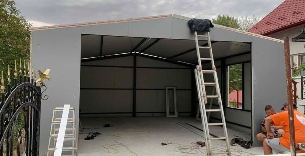 Structuri metalice complete pentru hale, cu lățimi de 5x20x4 m, 6x20x4 m, 8x20x4 m, 10x20x4 m, 12x20x4 m, 14x20x4 m, 16x20x4 m, 18x30x4 m și 20x50x4 m