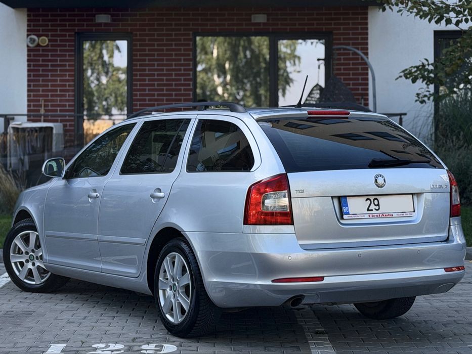 SKODA Octavia 2012 — imagine 3