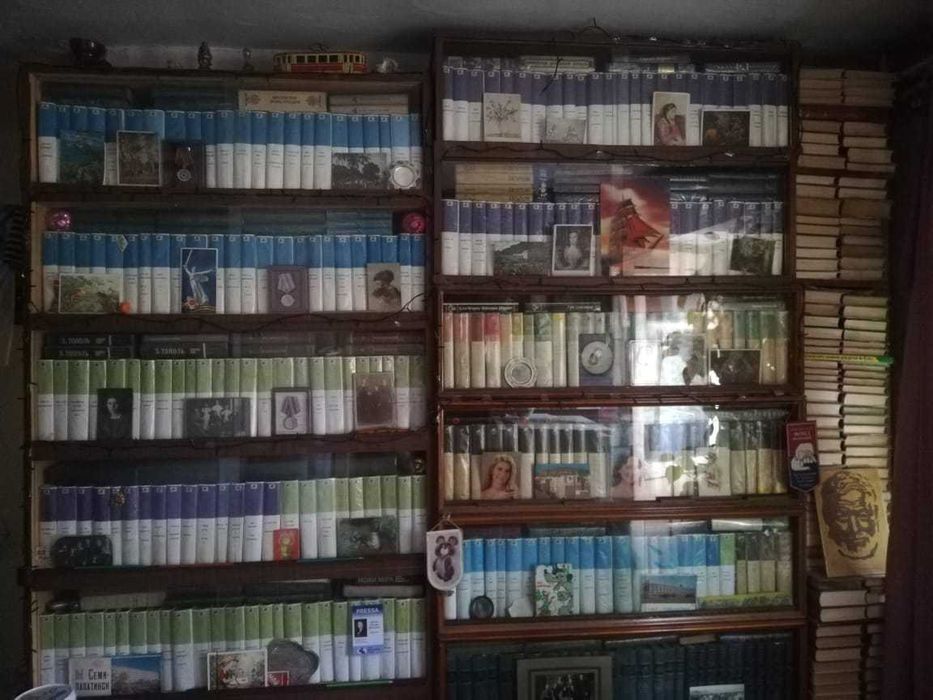 Продам домашнюю большую библиотеку