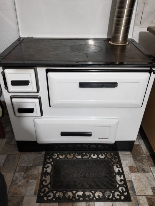 De vânzare soba pe lemne