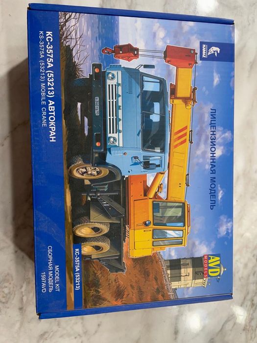 Продам коллекционую сборную модель автокрана КАМАЗ КС-3575А (53213)