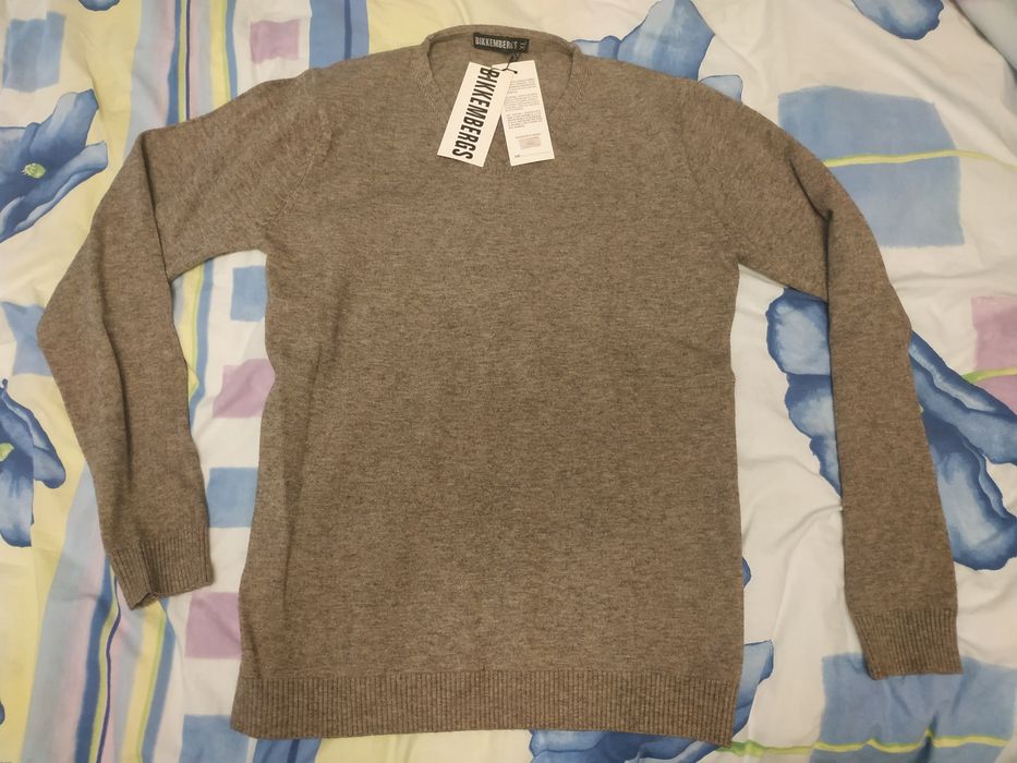Джемпер известного европейского производителя.