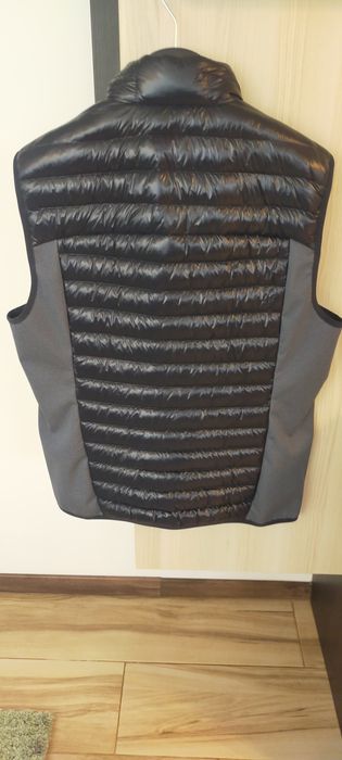 Vând vestă cu puf originală Hugo Boss