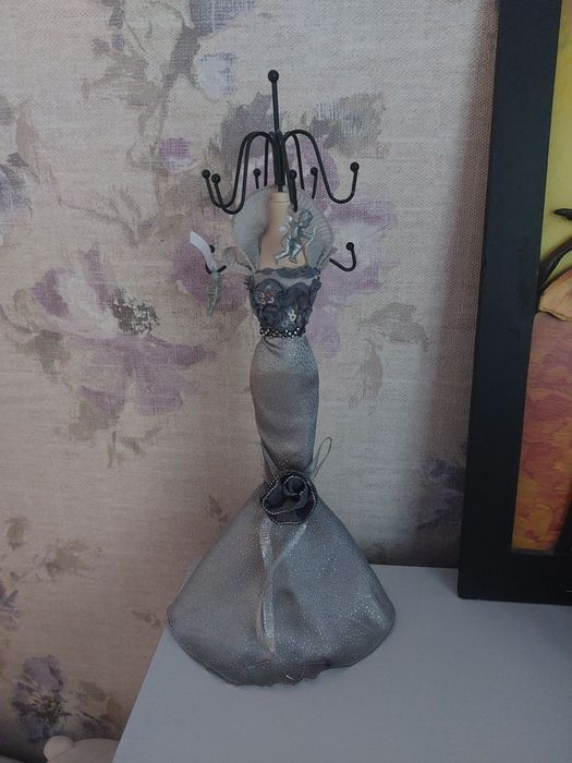 Красивая подставка для украшений