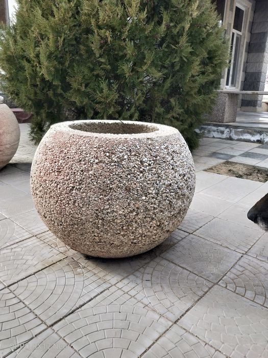 Продается вазон для деревьев или цветов