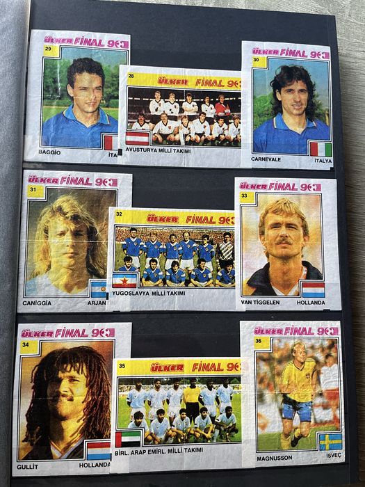 Пълен албум с картонки с футболисти