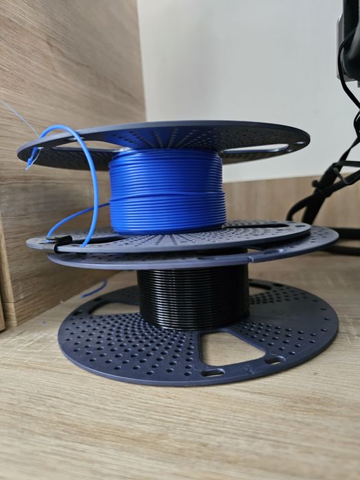 Imprimantă 3D Ender 3+ 1 rolă filament full și 2  role parțiale