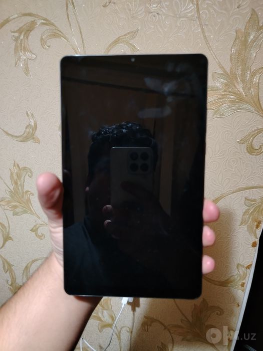 Honor pad x7. 4/128 holati yaxshi aybi yoq karobka bor