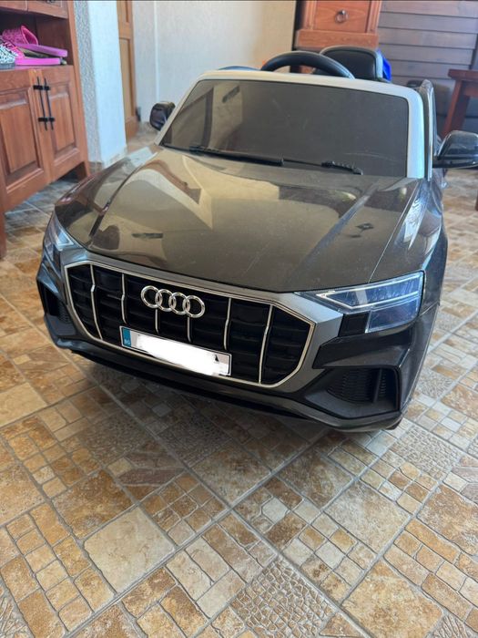 Акумулаторна кола Audi Q8 12V меки гуми
