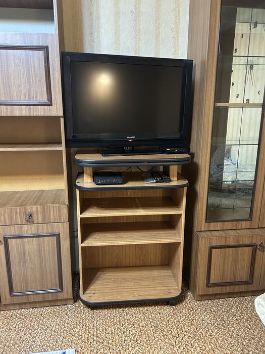 Шкафы и подставка для телевизора
